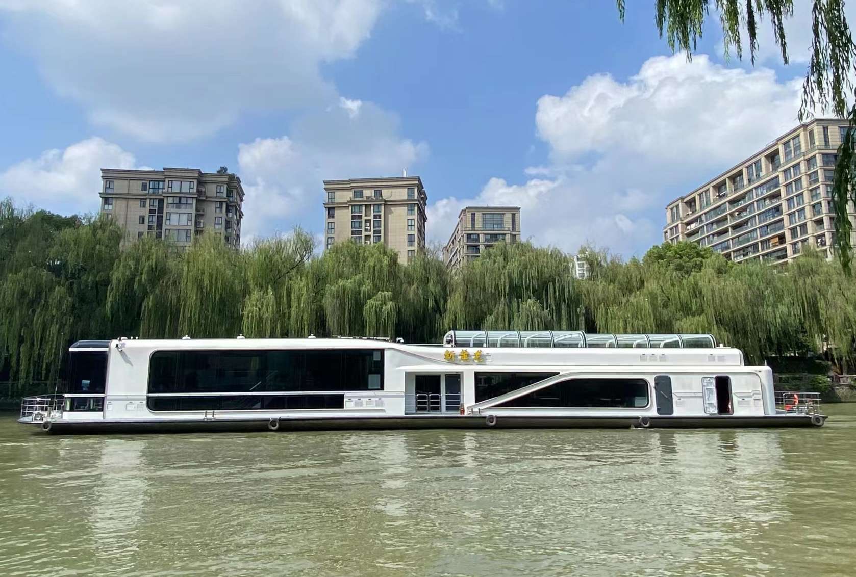 图9-杭州水巴40米新能源船.jpg